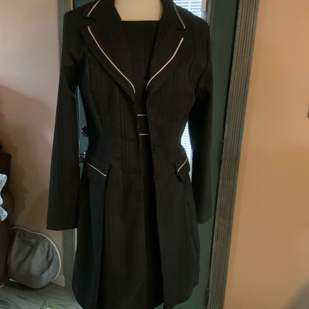 Beautiful knee length dress w/matching blazer.